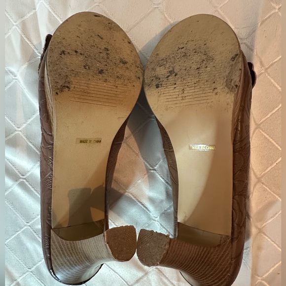 Anne Michelle Faux Tooled Leather Peep Toe Pumps, size 8.5. - Picture 9 of 9